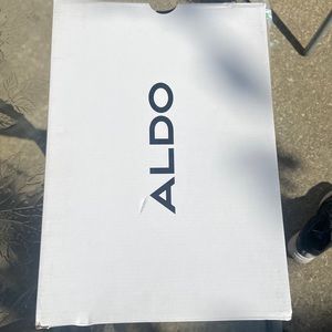 Aldo shoe. Size 10. Condition 9.8/10. Black and Olive green.